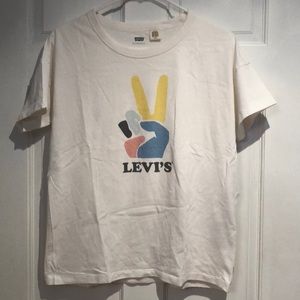 Levi’s Peace Sign tee